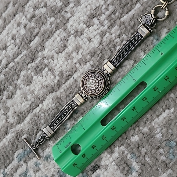 Magnolia and vine bracelet with a snap - Picture 2 of 3